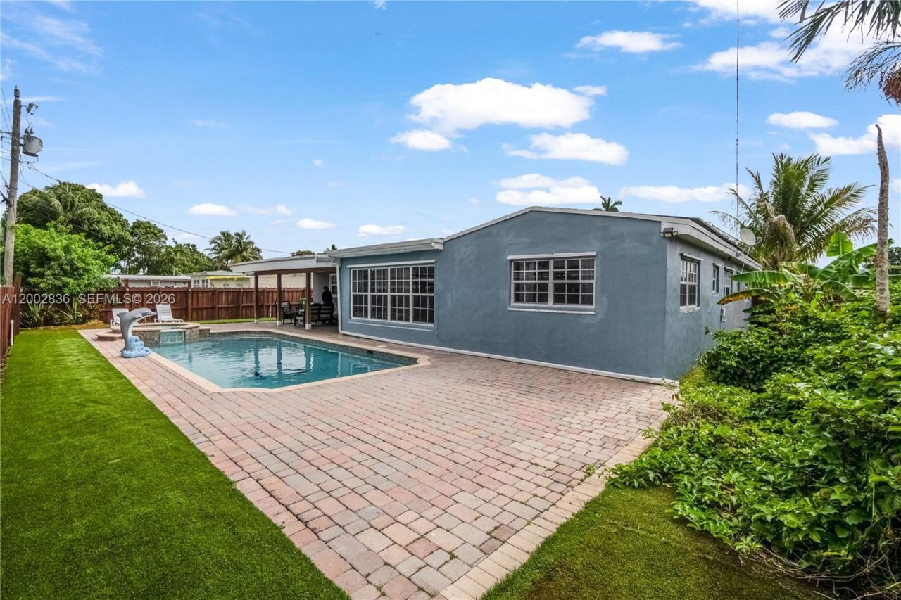 2310 De Soto Dr, Miramar, FL 33023 Photo