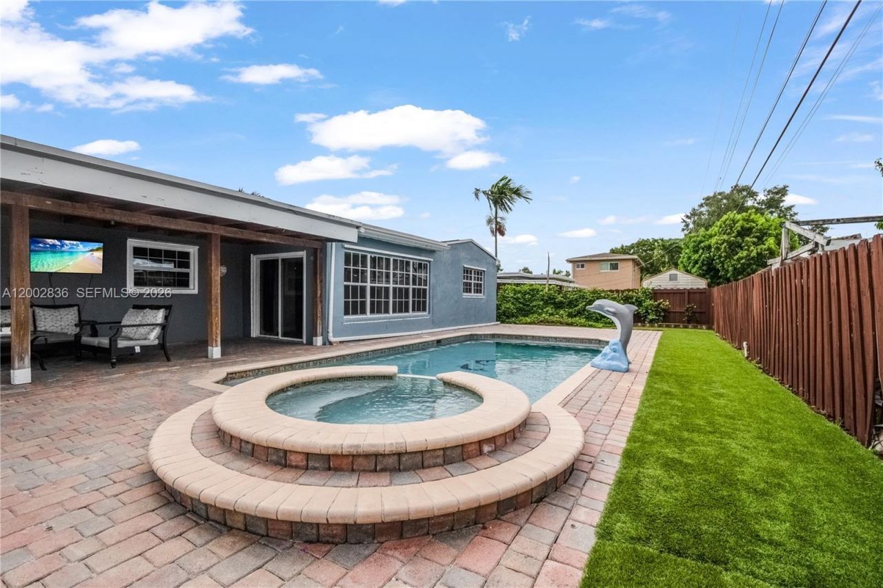 2310 De Soto Dr, Miramar, FL 33023 Photo