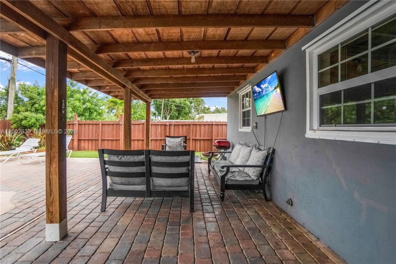 2310 De Soto Dr, Miramar, FL 33023 Photo