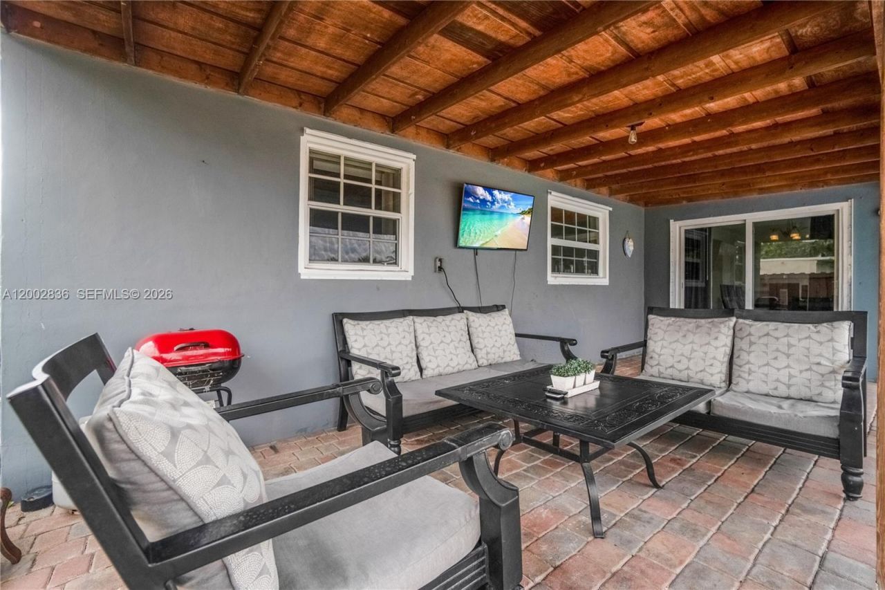 2310 De Soto Dr, Miramar, FL 33023 Photo