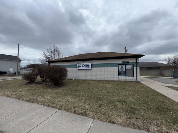 21720 15 MILE RD Road, Clinton Twp, MI 48035