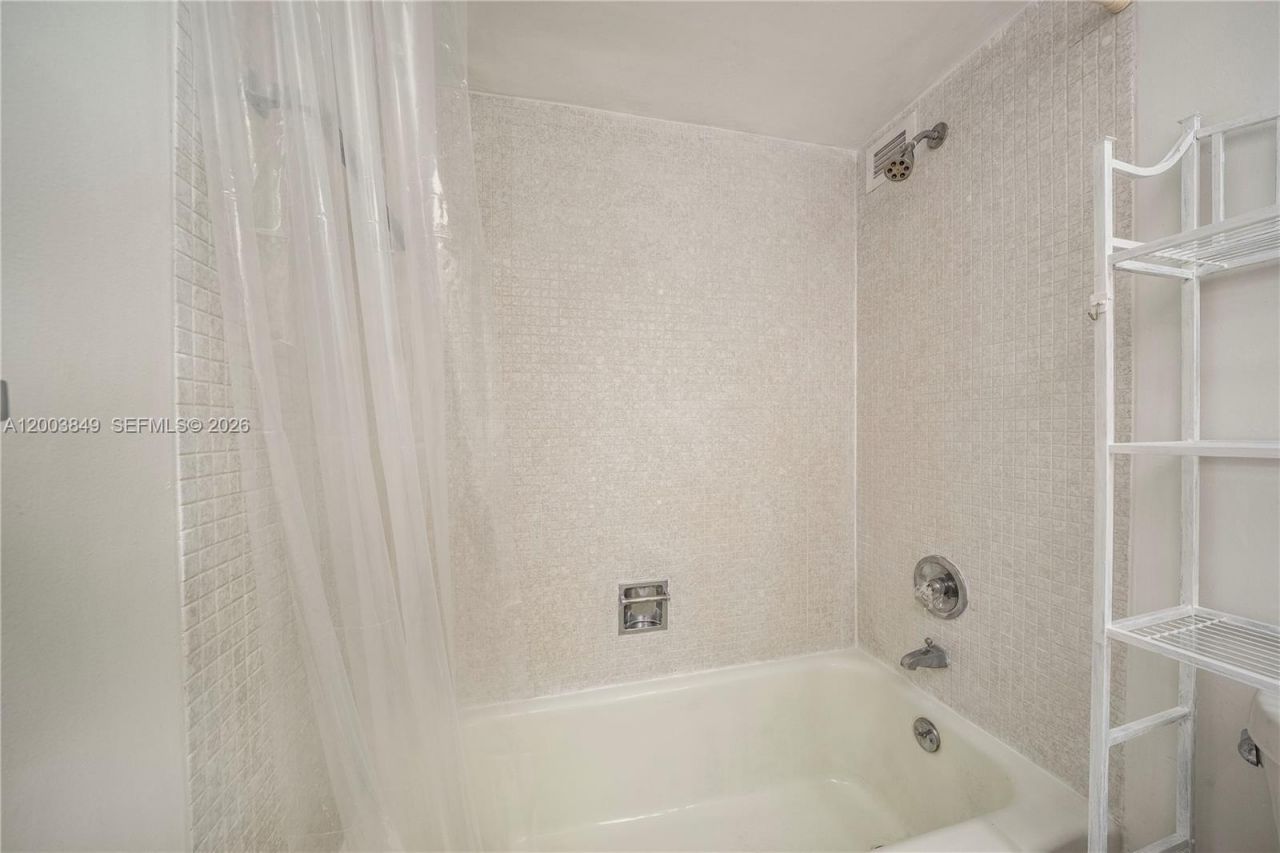 5700 Collins Ave, Unit 8A, Miami Beach, FL 33140 Photo