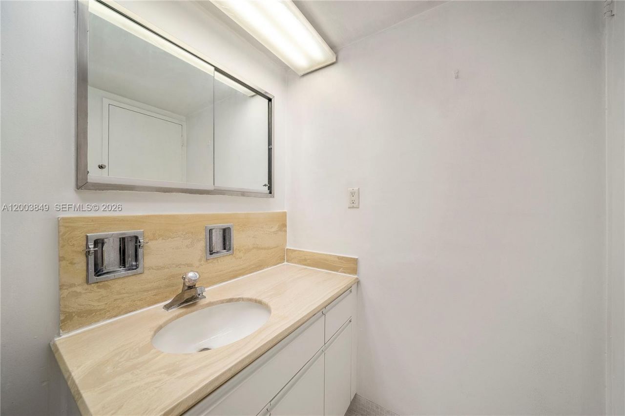 5700 Collins Ave, Unit 8A, Miami Beach, FL 33140 Photo