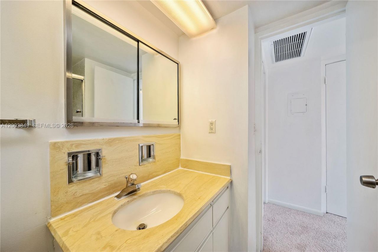 5700 Collins Ave, Unit 8A, Miami Beach, FL 33140 Photo