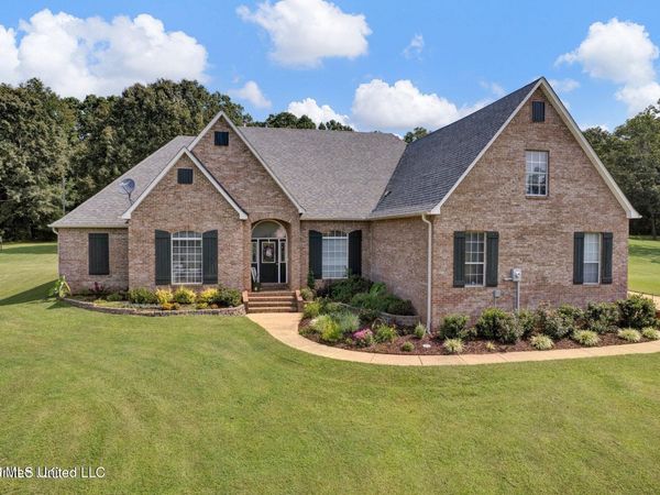 75 Scattered Oaks Drive, Byhalia, MS 38611