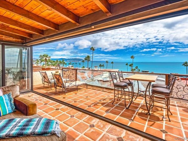 82 Pelicanos Oeste , CA 99999