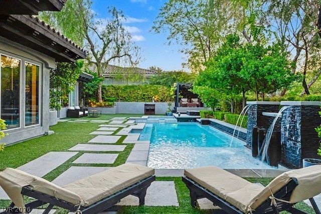 24 Panorama Crest Avenue, Las Vegas, NV 89135