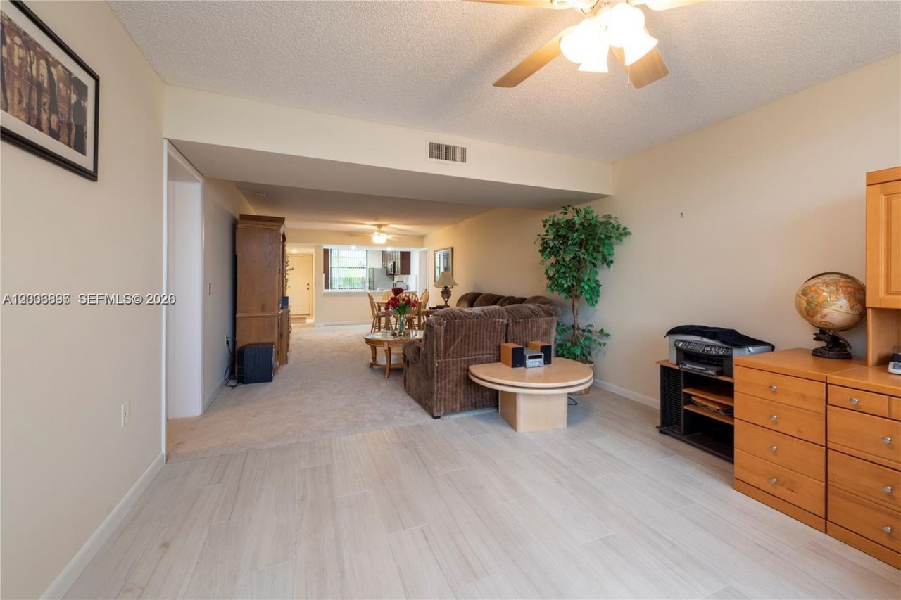 1530 Whitehall Dr, Unit 302, Davie, FL 33324 Photo