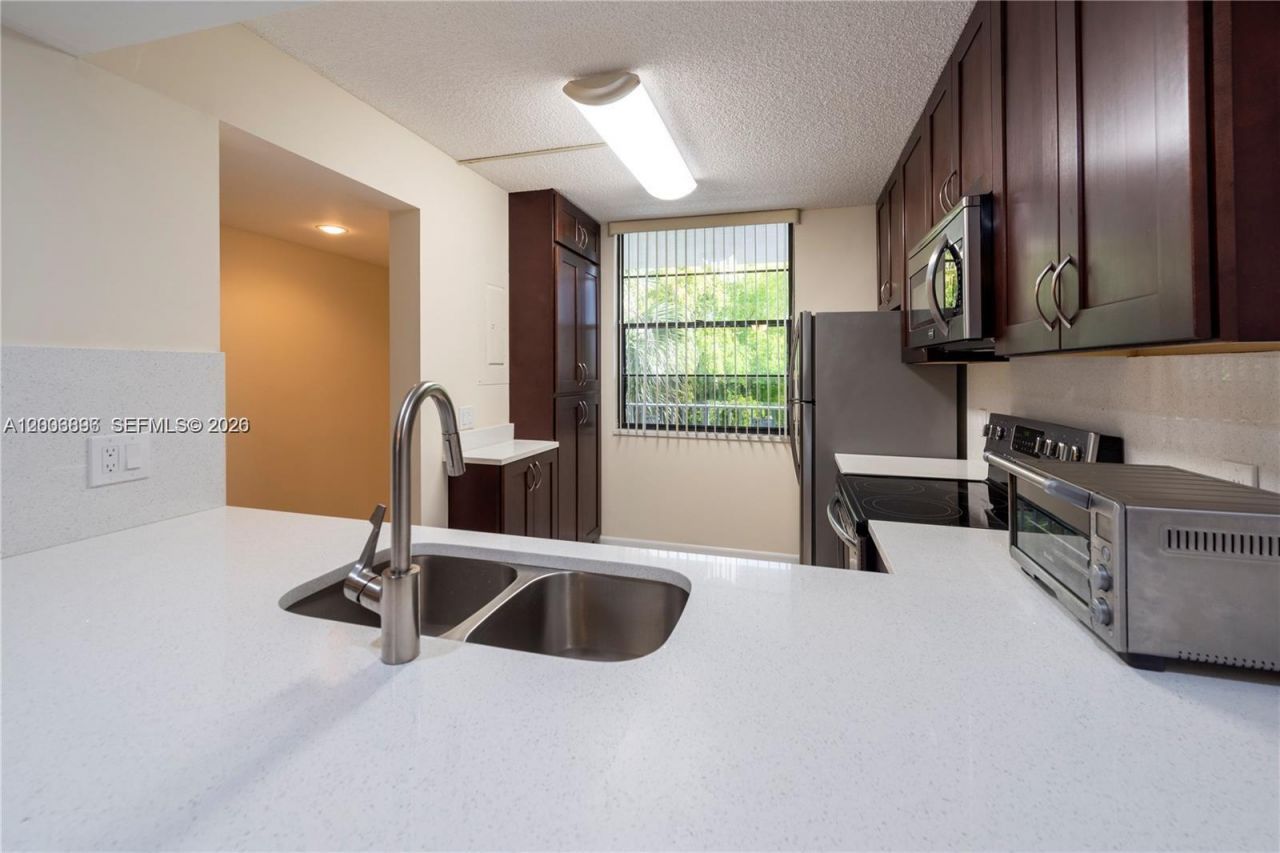 1530 Whitehall Dr, Unit 302, Davie, FL 33324 Photo