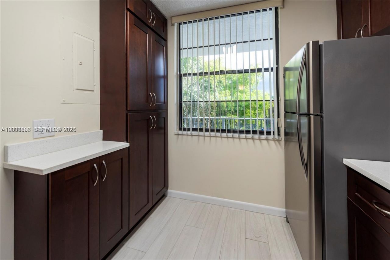 1530 Whitehall Dr, Unit 302, Davie, FL 33324 Photo