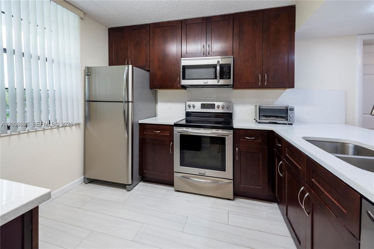 1530 Whitehall Dr, Unit 302, Davie, FL 33324 Photo
