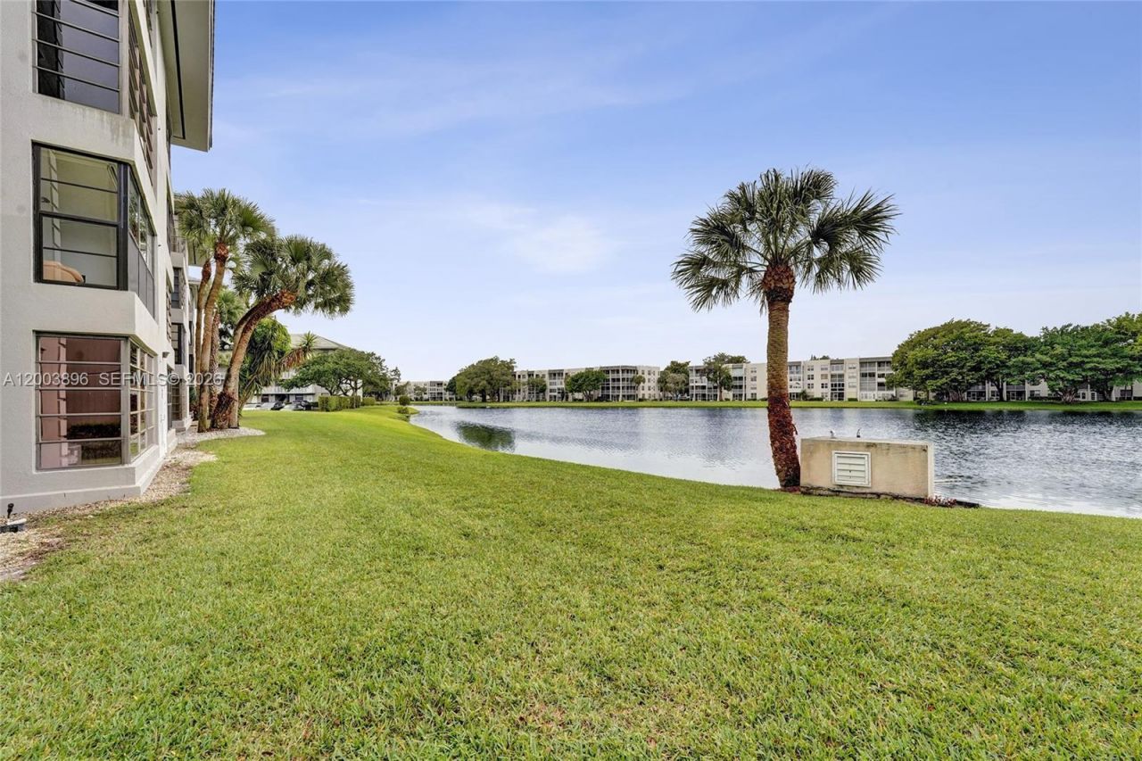 1530 Whitehall Dr, Unit 302, Davie, FL 33324 Photo