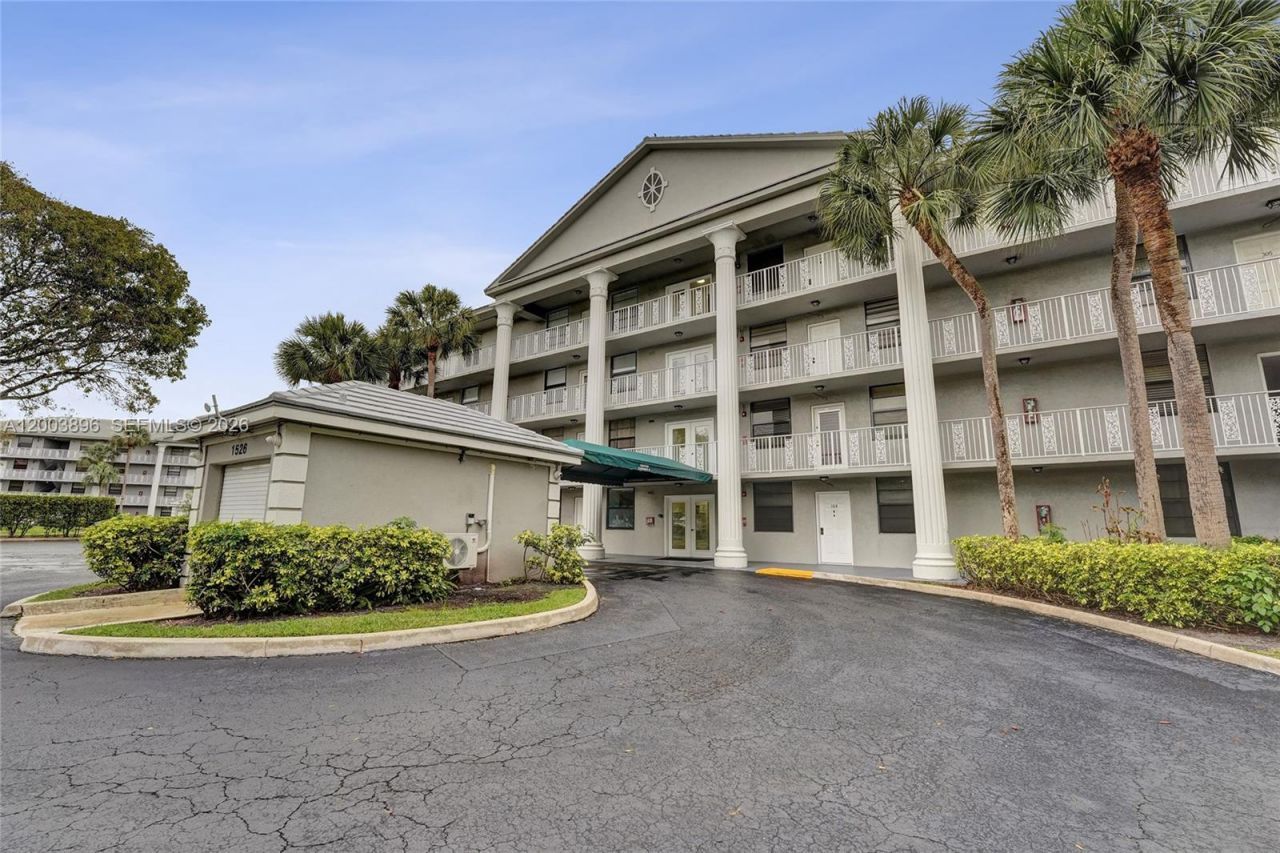 1530 Whitehall Dr, Unit 302, Davie, FL 33324 Photo