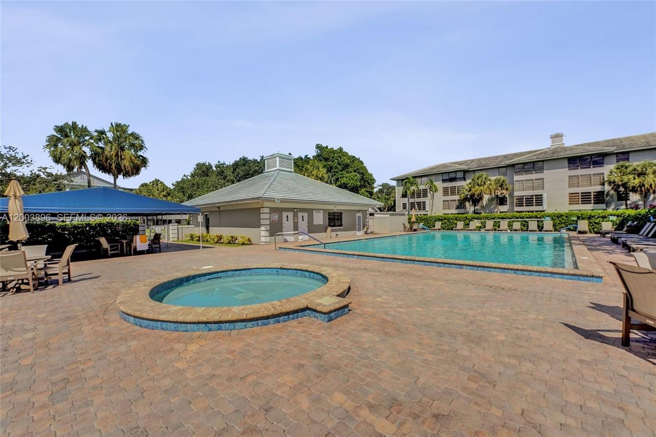 1530 Whitehall Dr, Unit 302, Davie, FL 33324 Photo