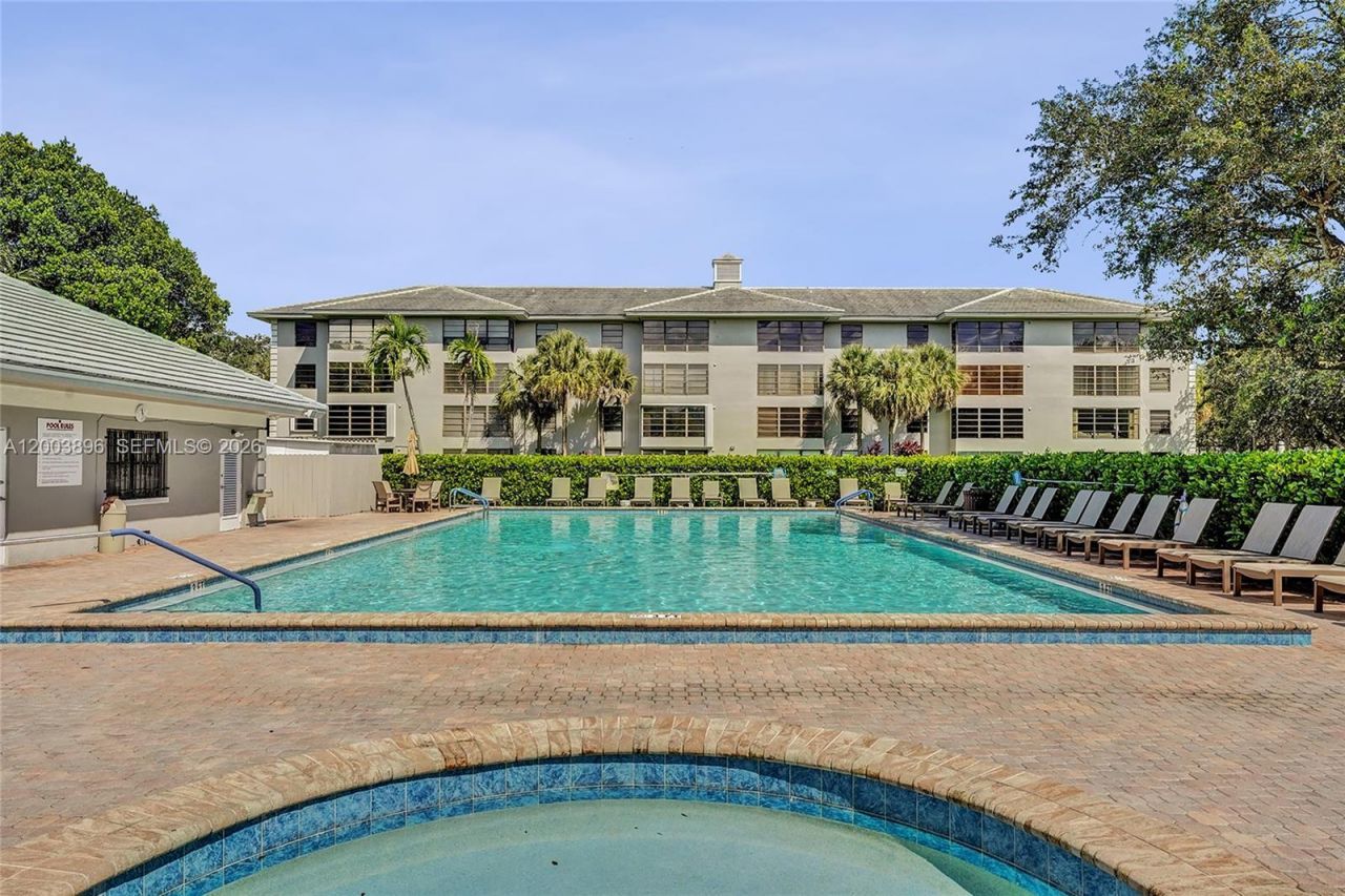 1530 Whitehall Dr, Unit 302, Davie, FL 33324 Photo