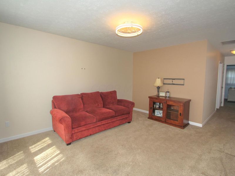 253 Washington Avenue , London, OH 43140 Photo 3