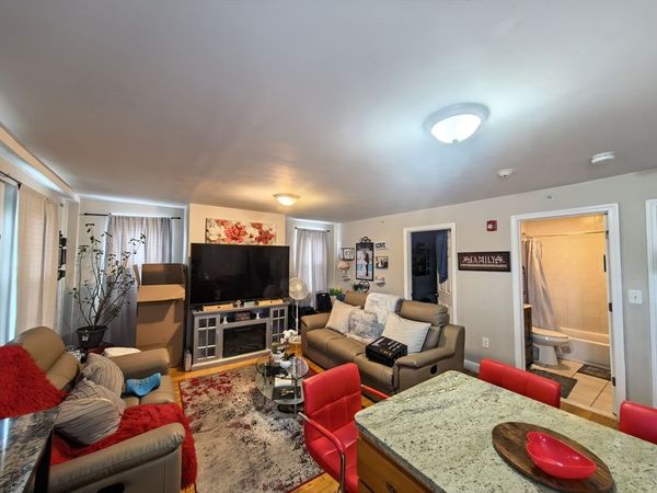 971 Waverly St, Framingham, MA 01702