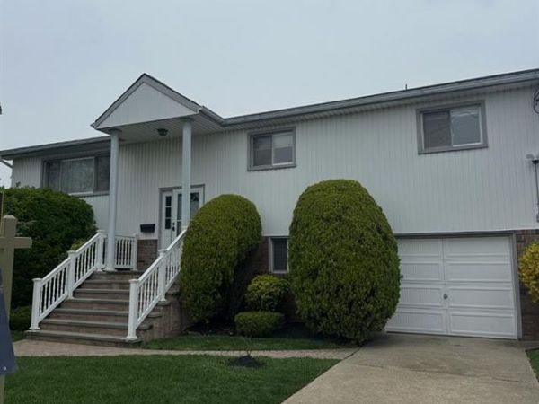 68 Madison Avenue , Island Park, NY 11558