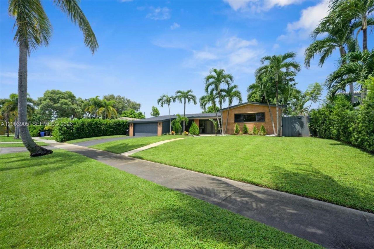 1951 NE 187th Dr, North Miami Beach, FL 33179 Photo