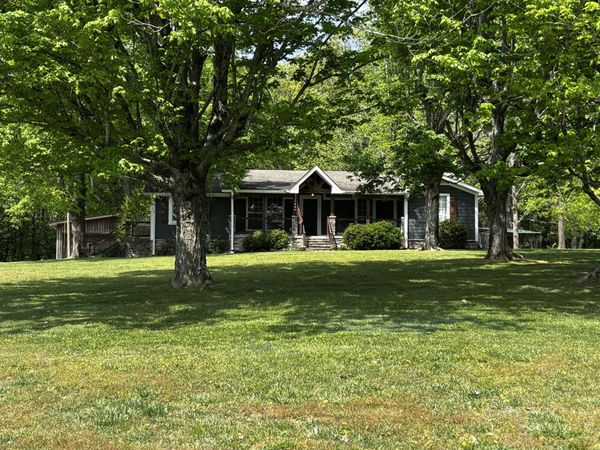 424 Buddy Rd , Burns, TN 37029