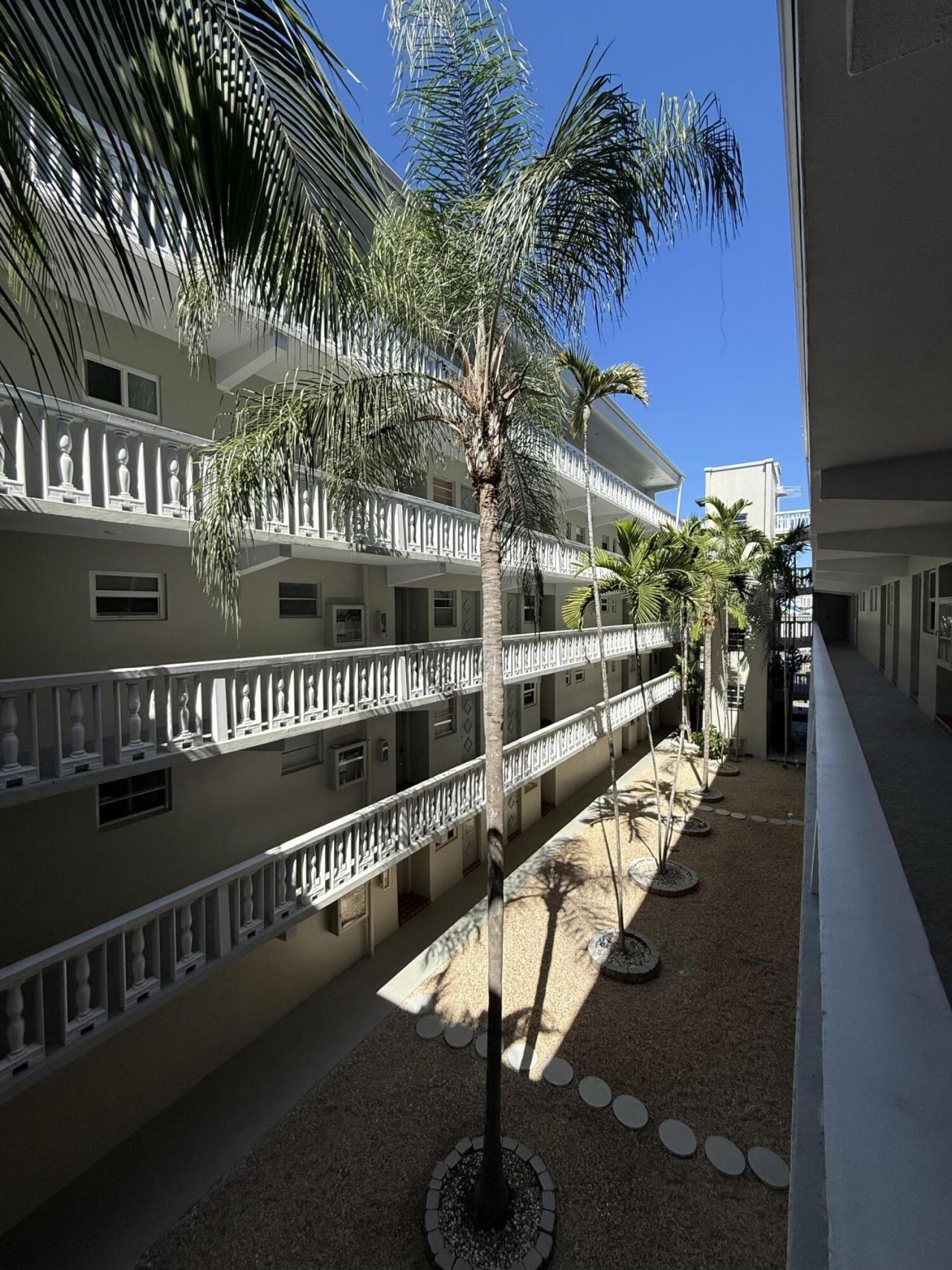 330 SE 2nd Street, Unit 303h, Hallandale Beach, FL 33009 Photo