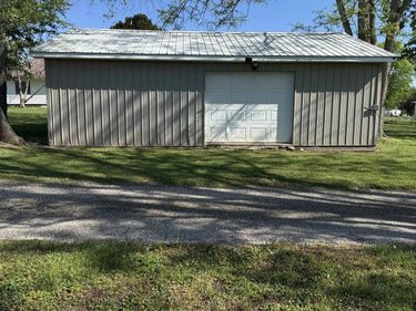 911 S Illinois Street, Bicknell, IN 47512