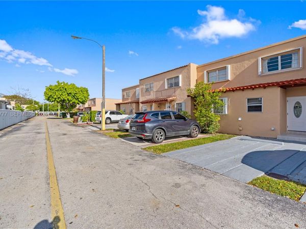 1705 W 57th St, Unit 506, Hialeah, FL 33012
