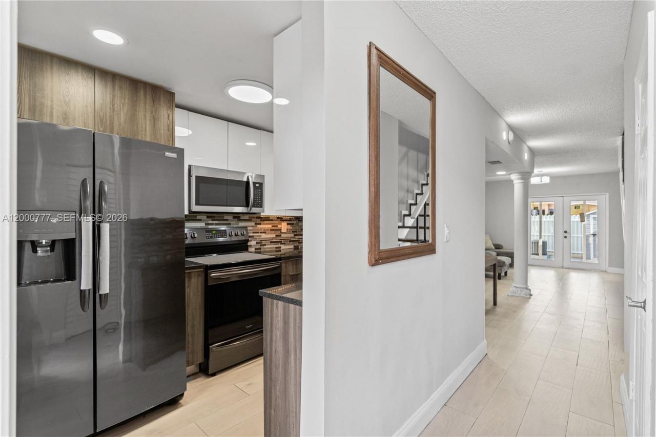 1705 W 57th St, Unit 506, Hialeah, FL 33012 Photo