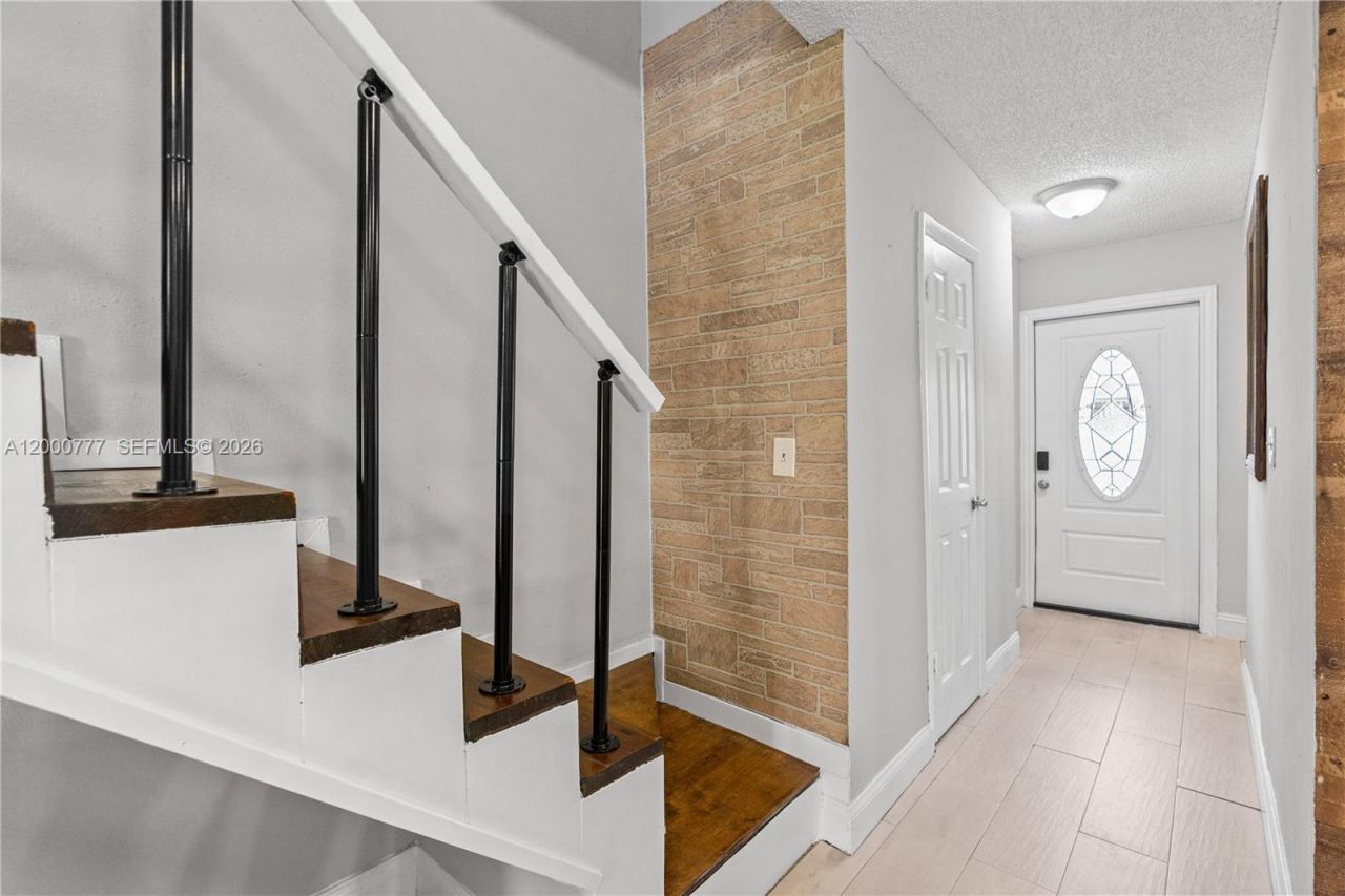 1705 W 57th St, Unit 506, Hialeah, FL 33012 Photo