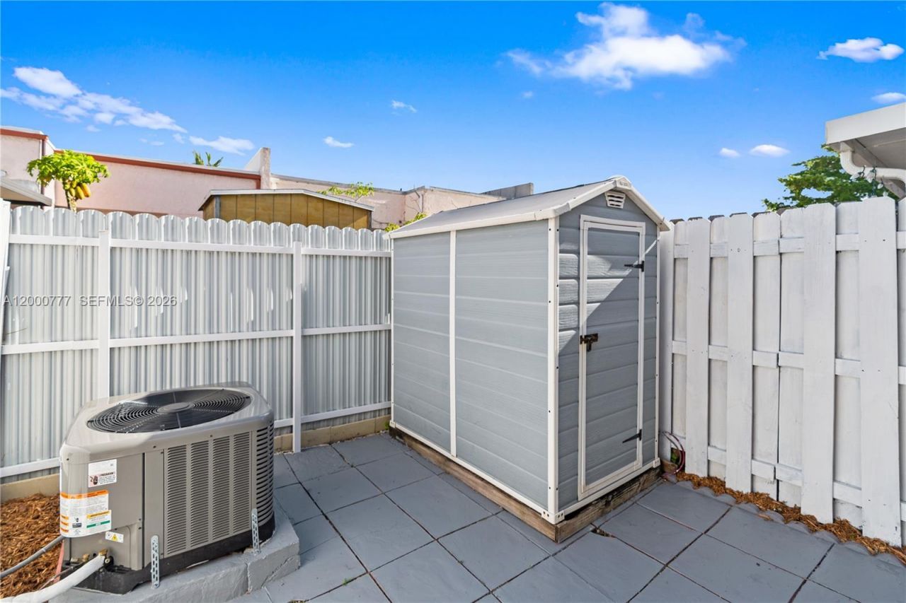 1705 W 57th St, Unit 506, Hialeah, FL 33012 Photo