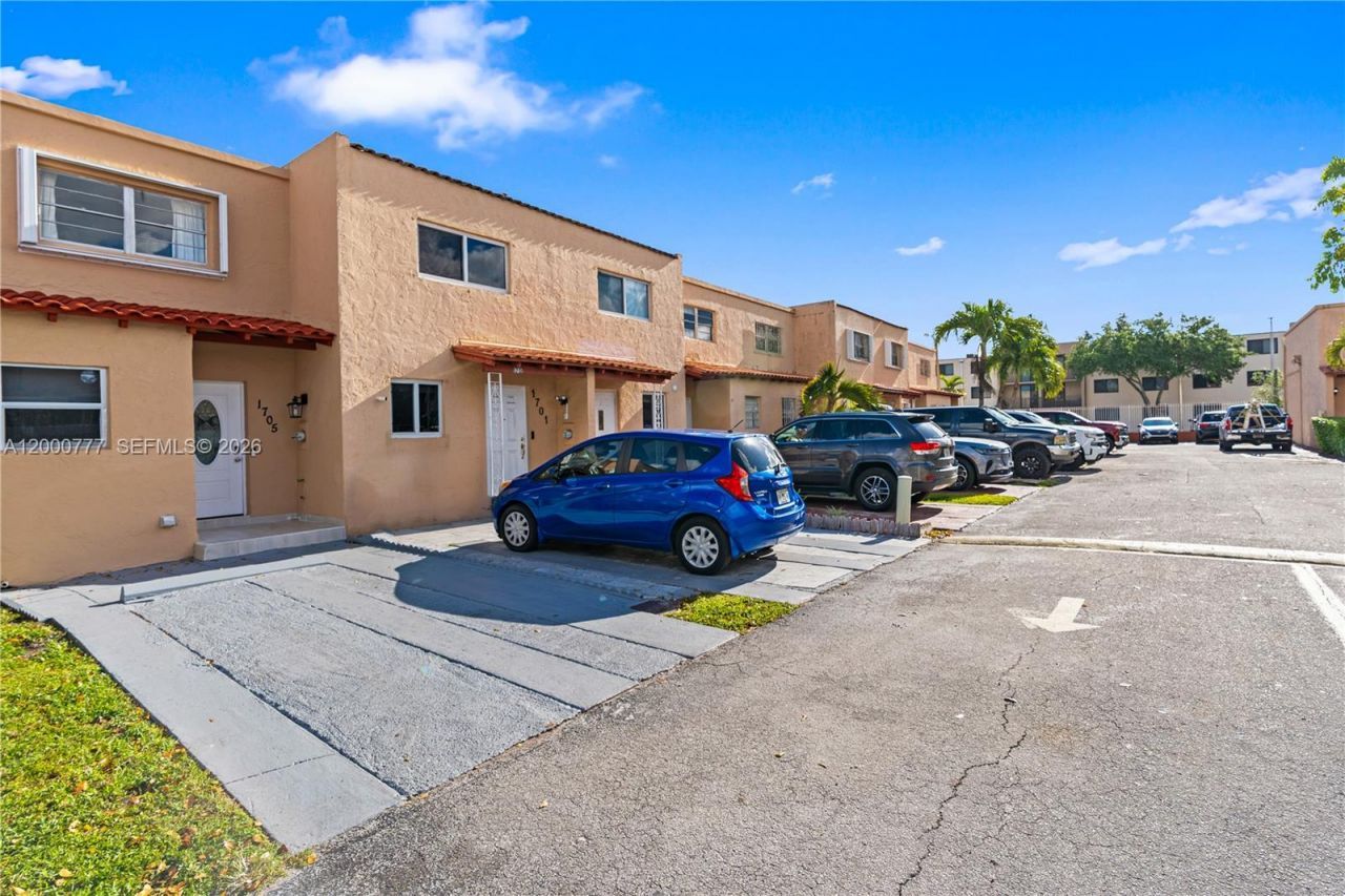 1705 W 57th St, Unit 506, Hialeah, FL 33012 Photo