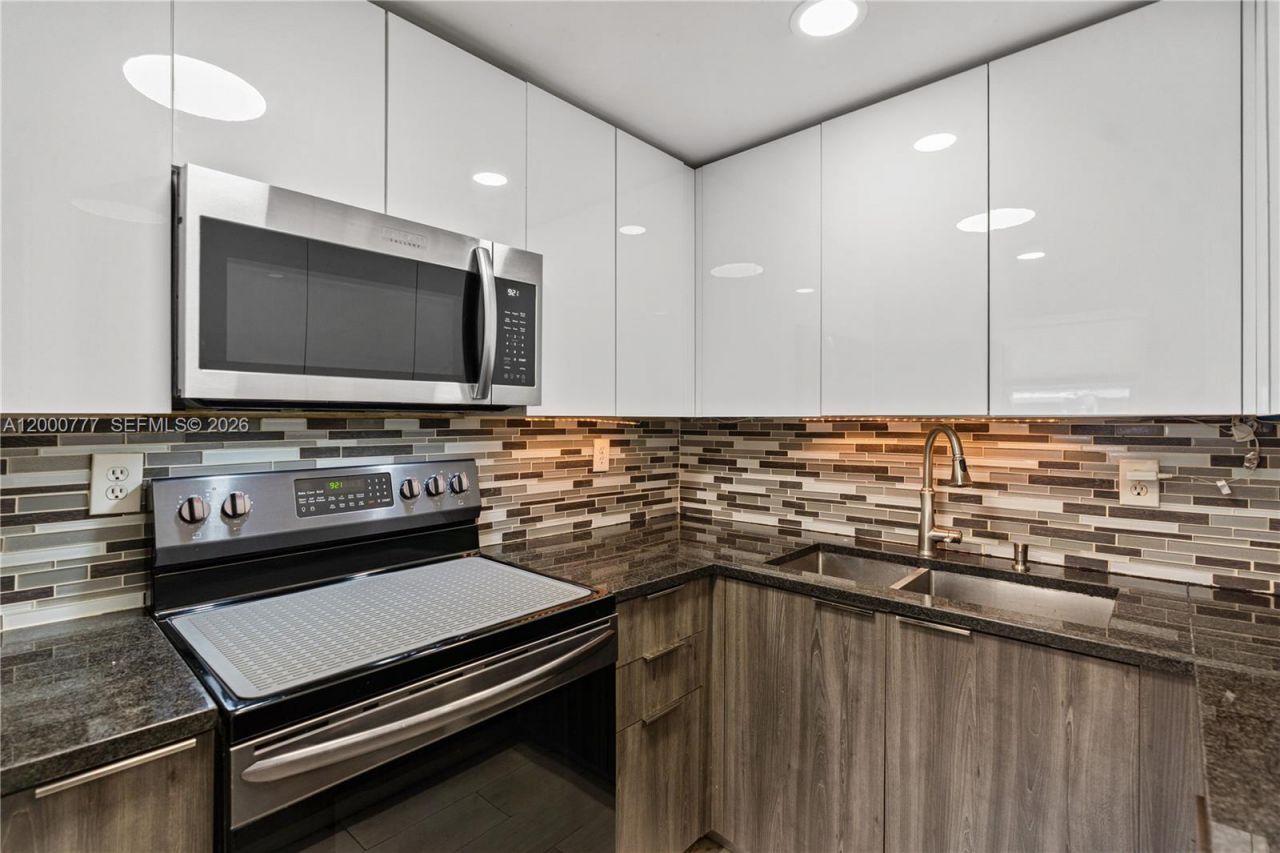 1705 W 57th St, Unit 506, Hialeah, FL 33012 Photo