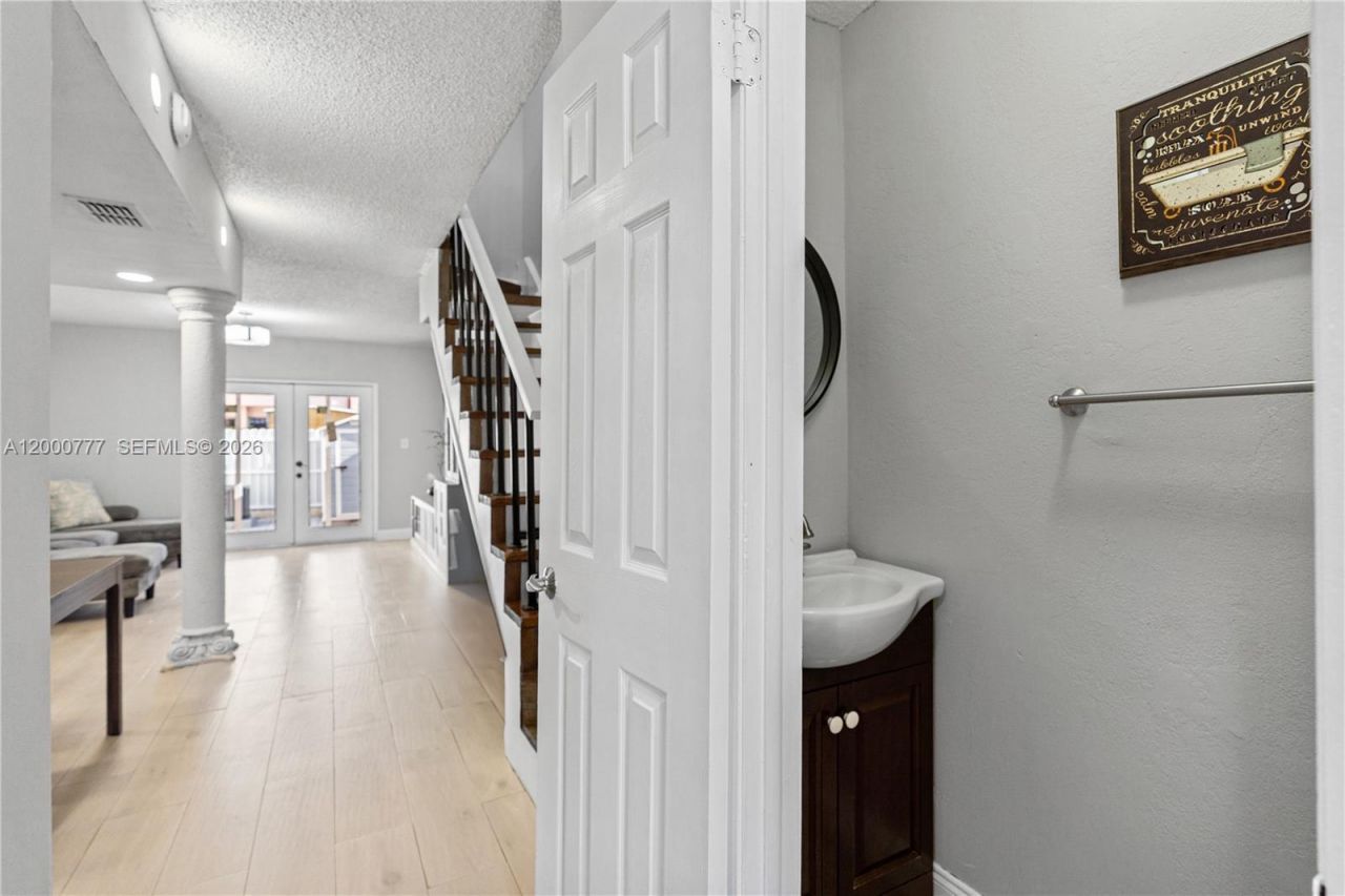 1705 W 57th St, Unit 506, Hialeah, FL 33012 Photo