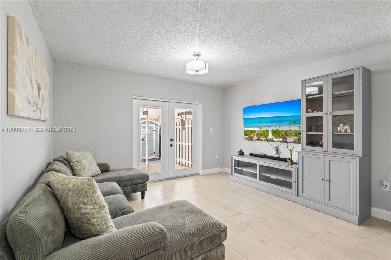 1705 W 57th St, Unit 506, Hialeah, FL 33012 Photo