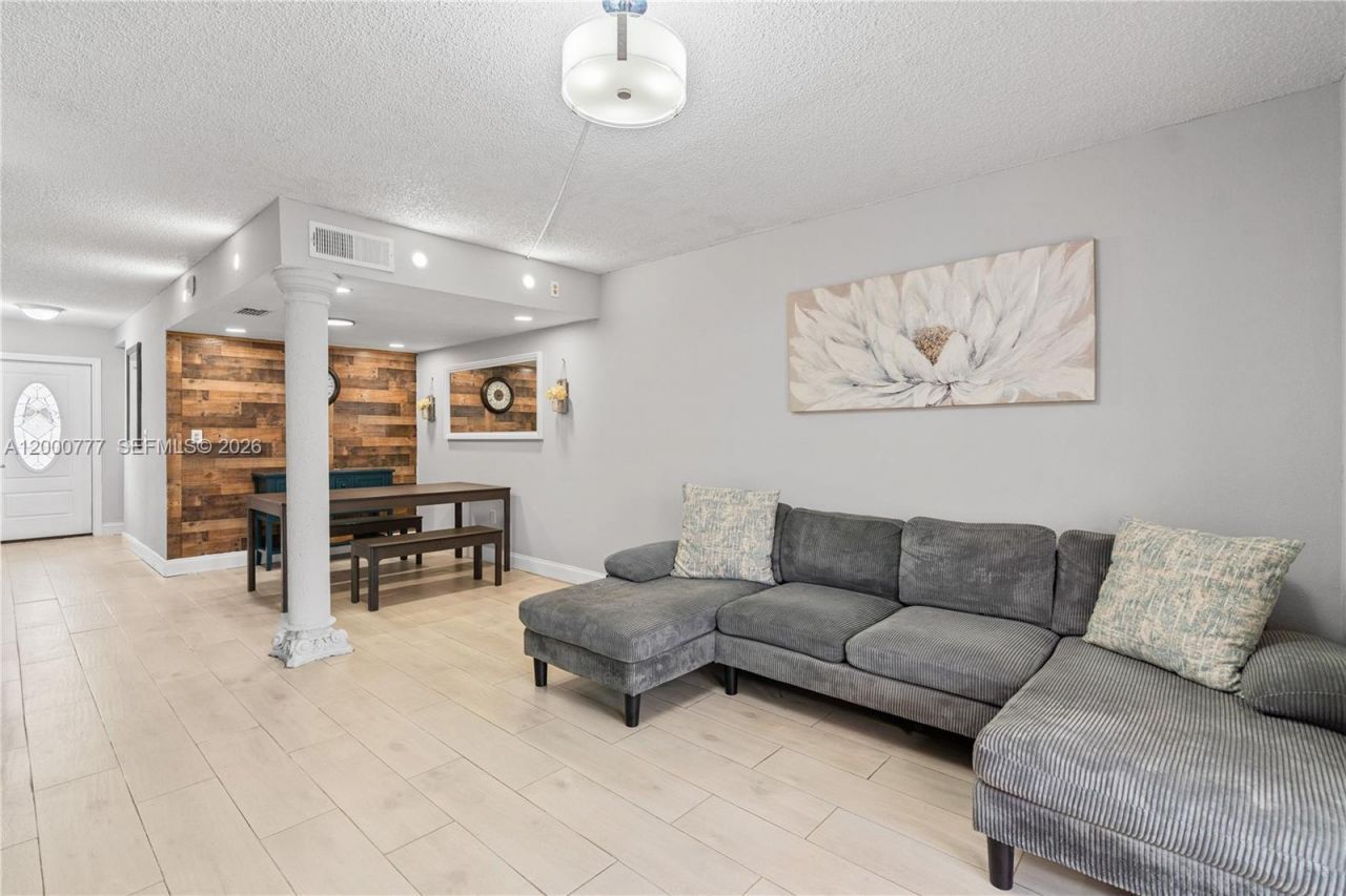 1705 W 57th St, Unit 506, Hialeah, FL 33012 Photo