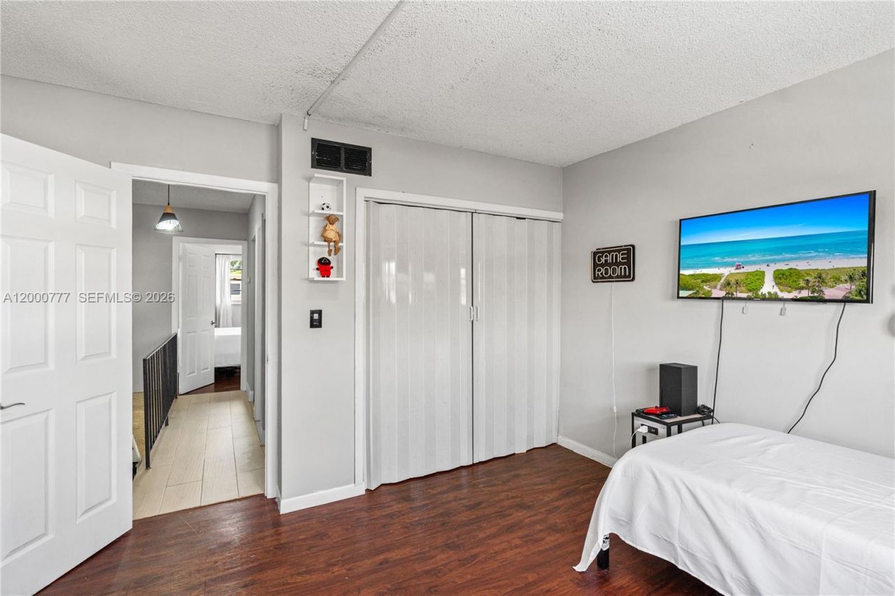 1705 W 57th St, Unit 506, Hialeah, FL 33012 Photo