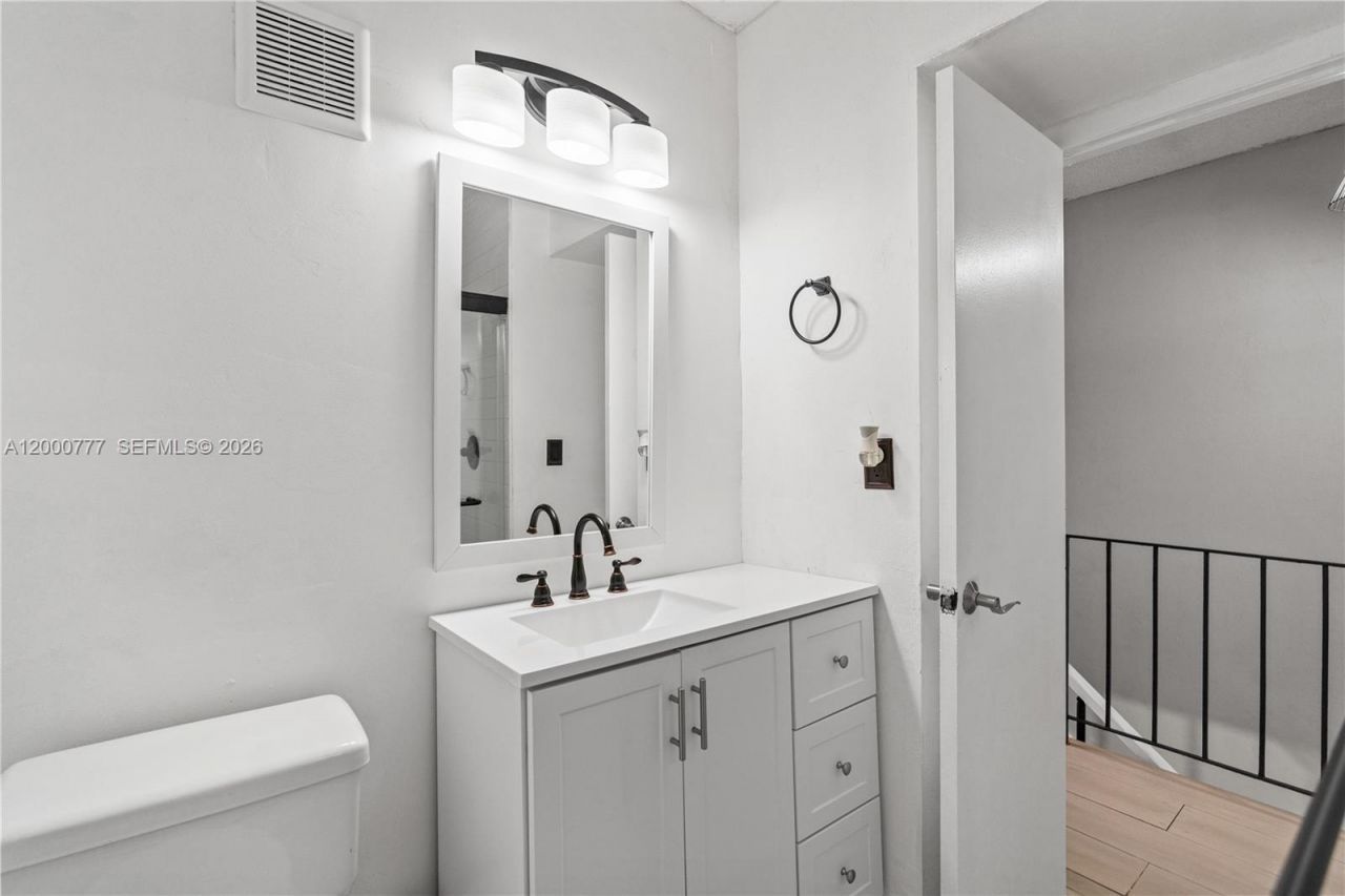 1705 W 57th St, Unit 506, Hialeah, FL 33012 Photo