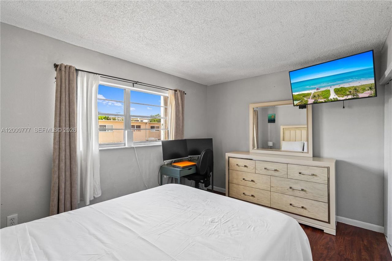 1705 W 57th St, Unit 506, Hialeah, FL 33012 Photo