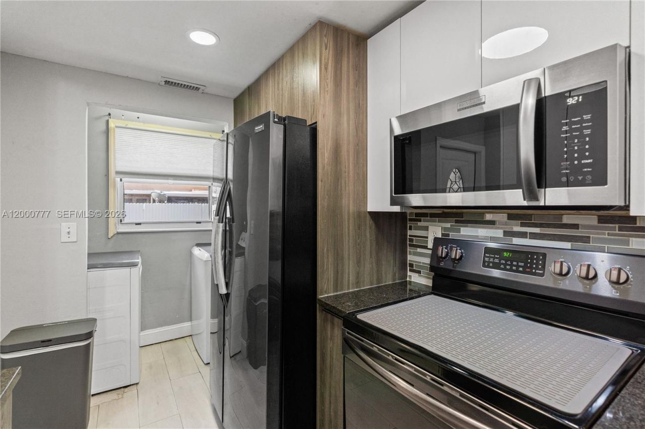 1705 W 57th St, Unit 506, Hialeah, FL 33012 Photo