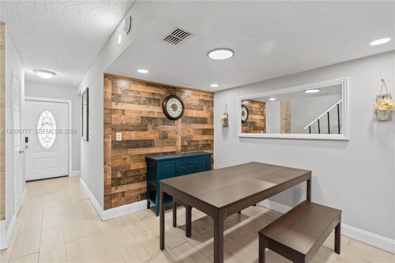 1705 W 57th St, Unit 506, Hialeah, FL 33012 Photo