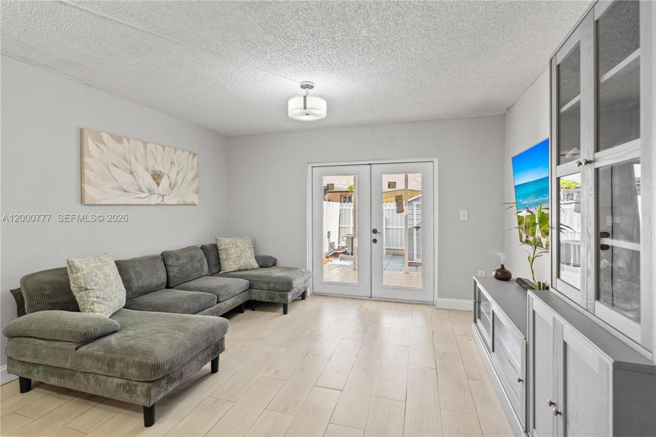 1705 W 57th St, Unit 506, Hialeah, FL 33012 Photo