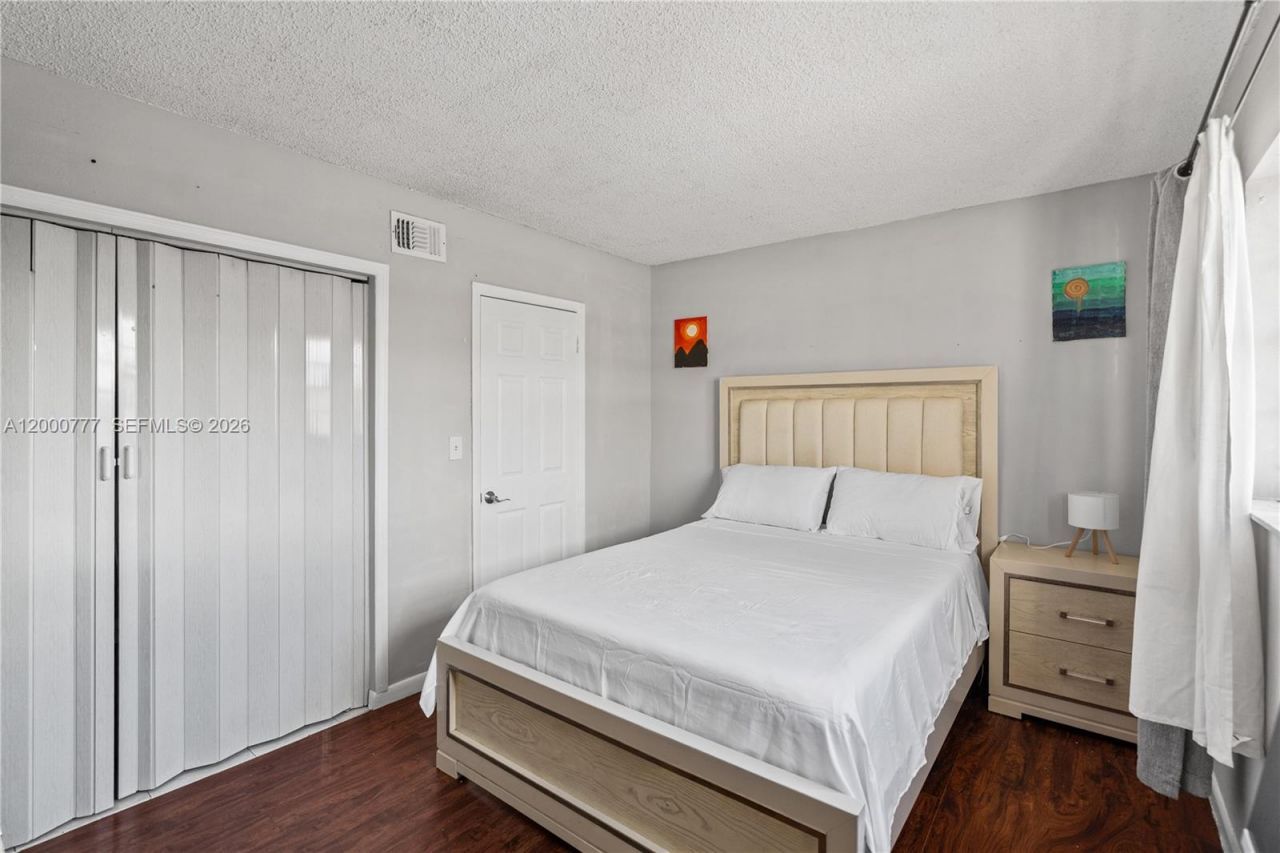 1705 W 57th St, Unit 506, Hialeah, FL 33012 Photo