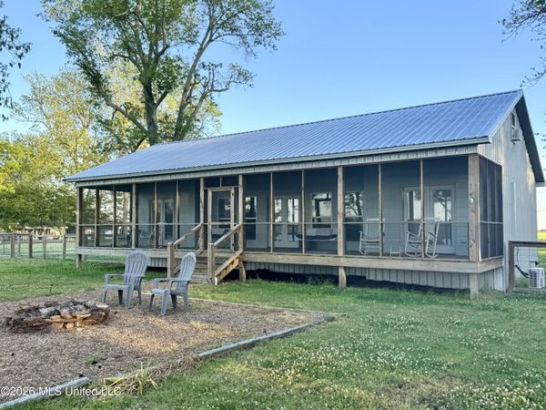 1238 Moon Lake Road, Dundee, MS 38626