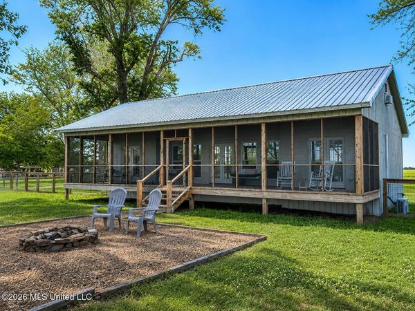 1238 Moon Lake Road, Dundee, MS 38626