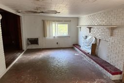 1976 Willow Swamp Road photo 4