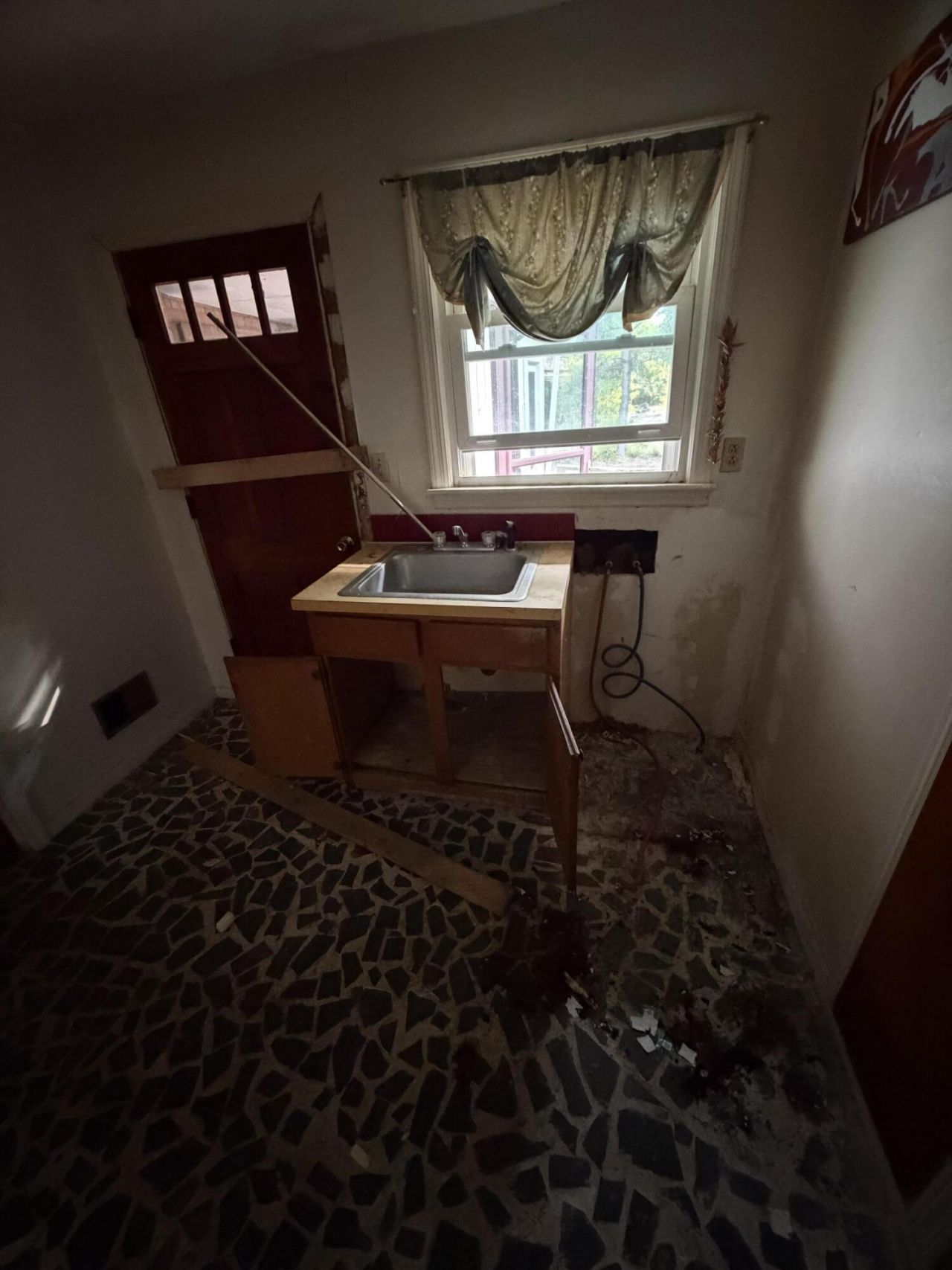 1976 Willow Swamp Road Photo 5