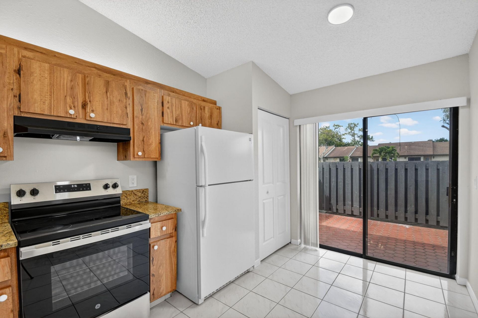 704 Sunny Pine Way, Unit E, Greenacres, FL 33415 Photo