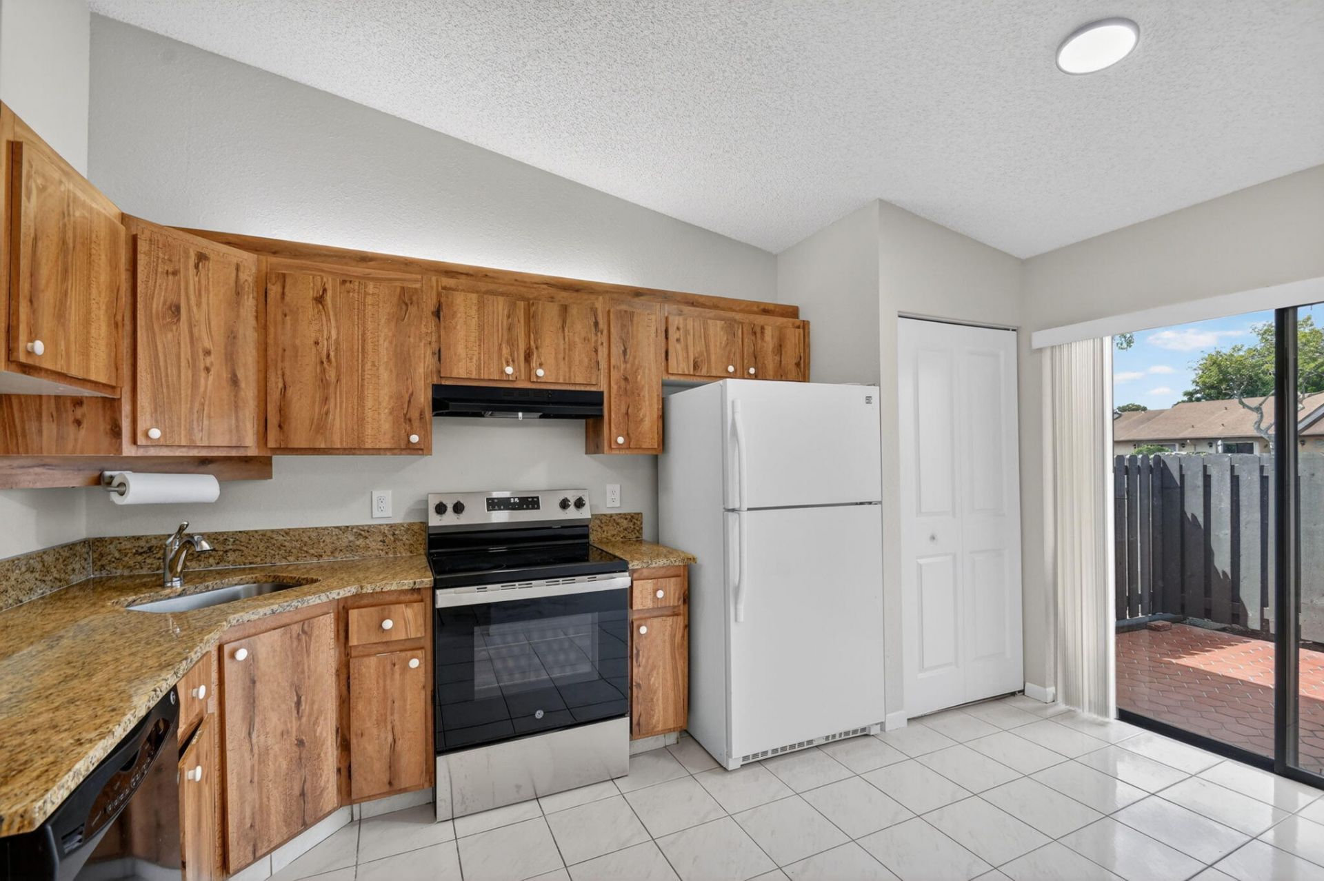 704 Sunny Pine Way, Unit E, Greenacres, FL 33415 Photo