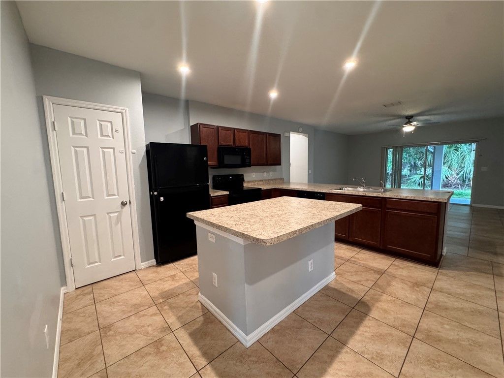 5274 Oakland Lake Circle, Fort Pierce, FL 34951 Photo