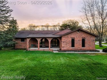 53659 Wolf Drive, Shelby Twp, MI 48316